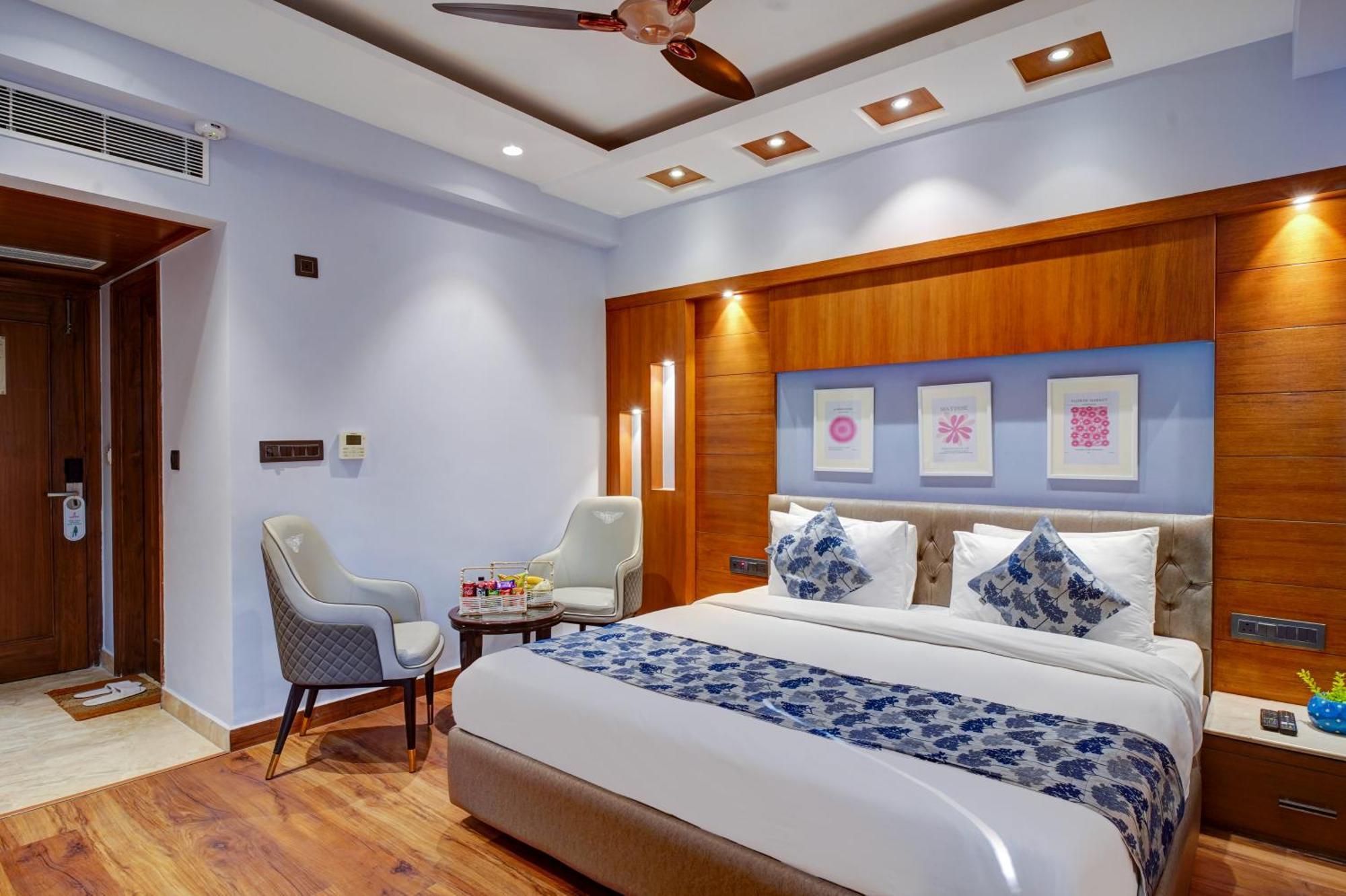 Hotel The Pearl, City Center - Traveler'S Choice Award Winner For 2025 New Delhi Exterior photo