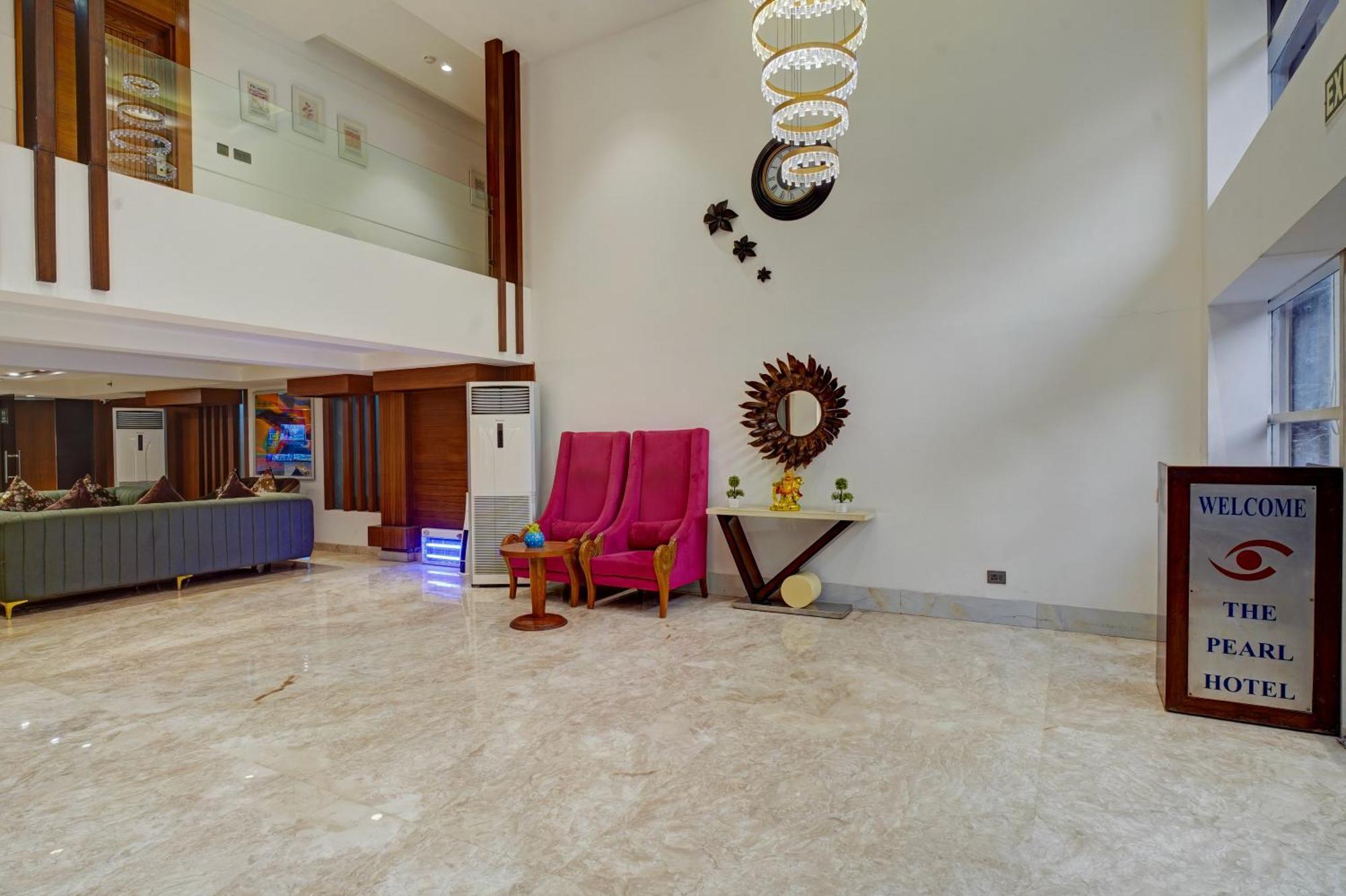 Hotel The Pearl, City Center - Traveler'S Choice Award Winner For 2025 New Delhi Exterior photo