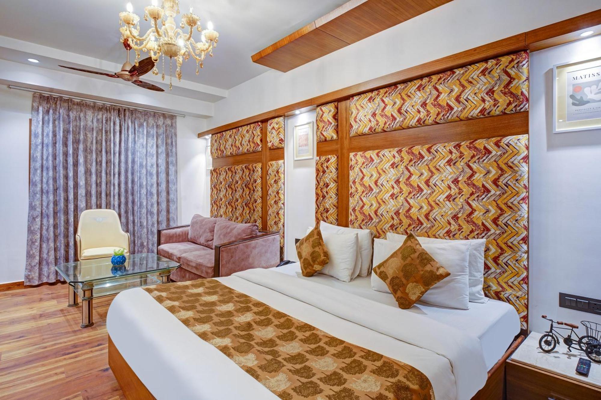 Hotel The Pearl, City Center - Traveler'S Choice Award Winner For 2025 New Delhi Exterior photo