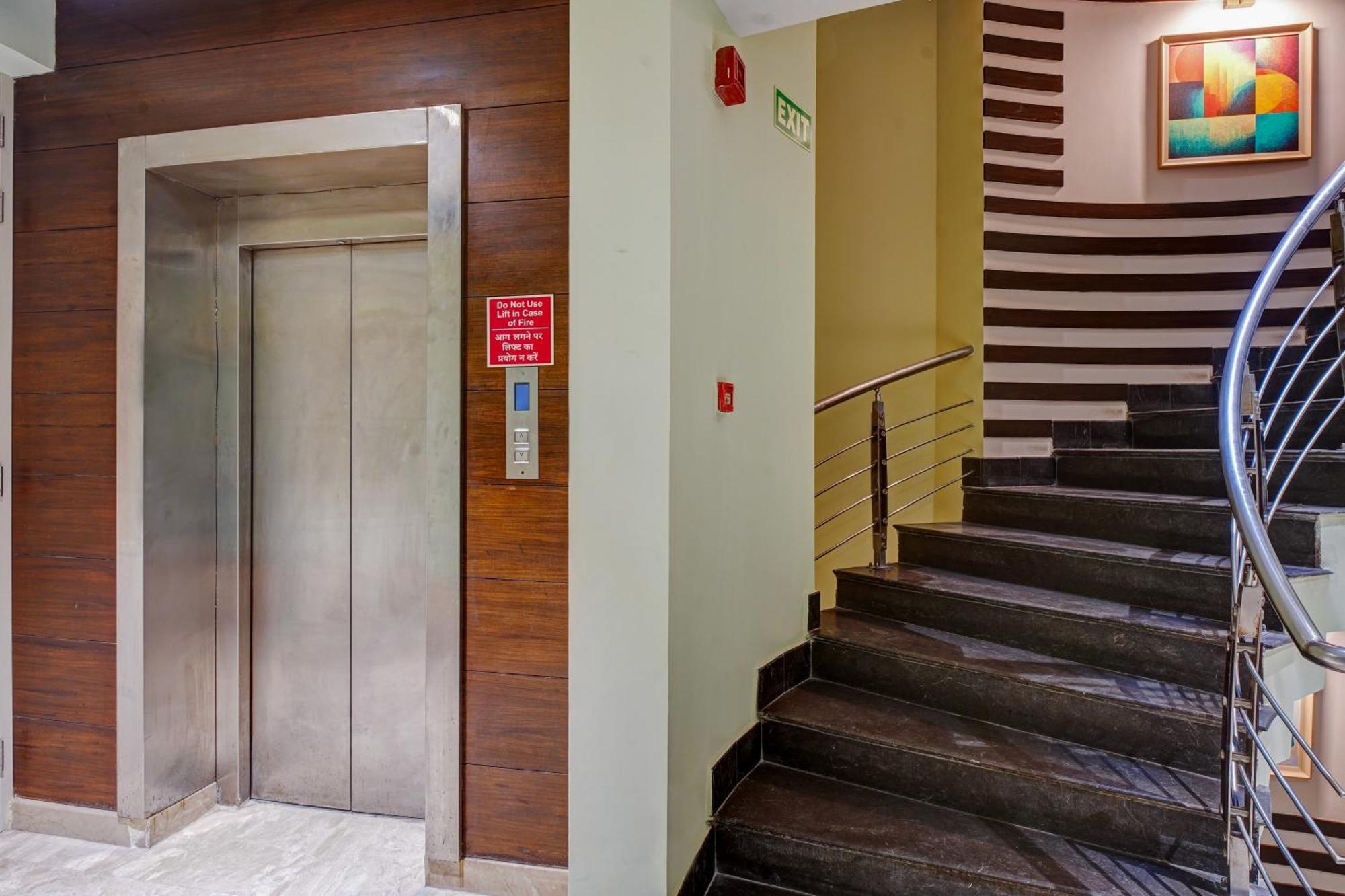 Hotel The Pearl, City Center - Traveler'S Choice Award Winner For 2025 New Delhi Exterior photo