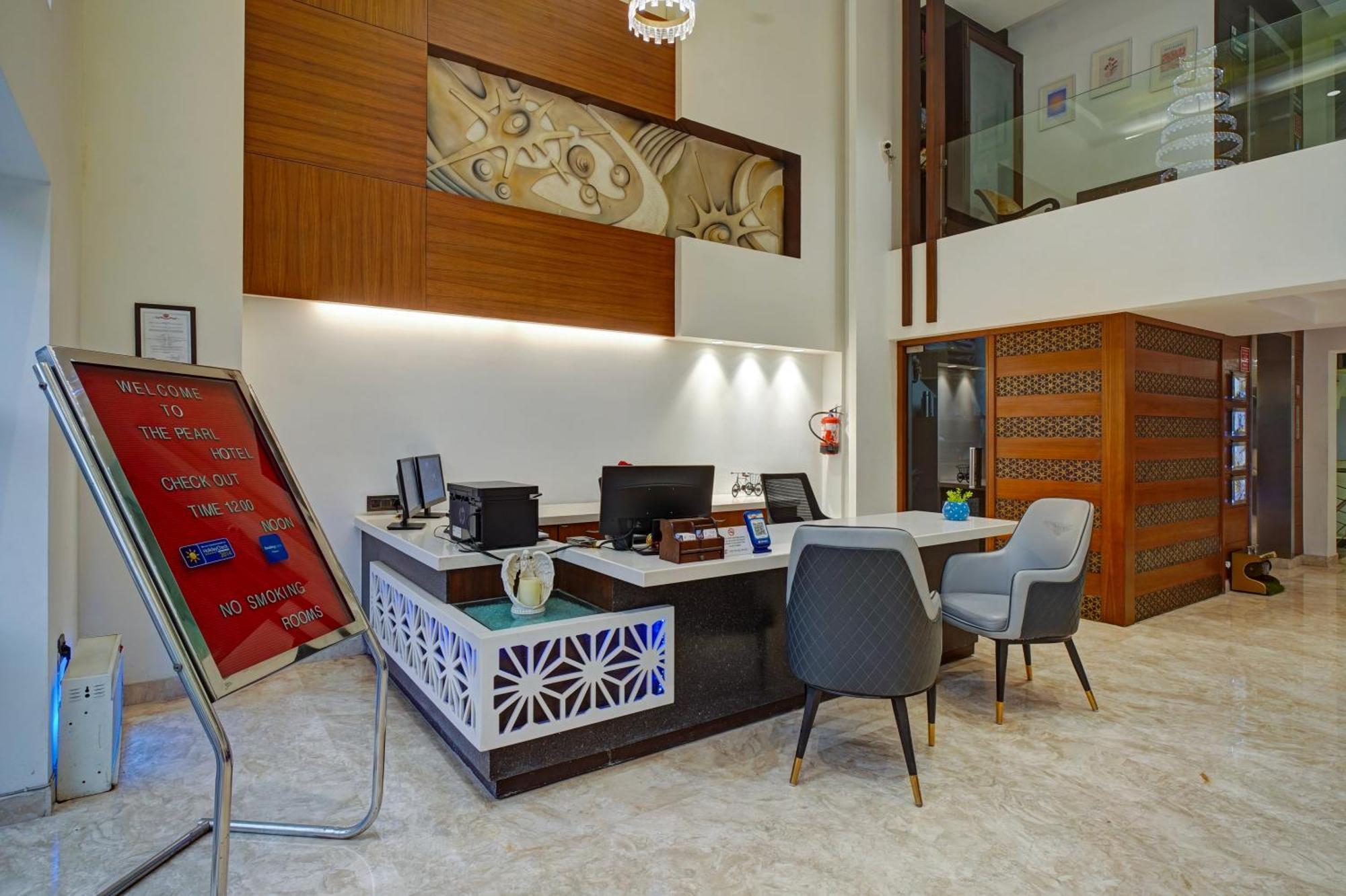 Hotel The Pearl, City Center - Traveler'S Choice Award Winner For 2025 New Delhi Exterior photo