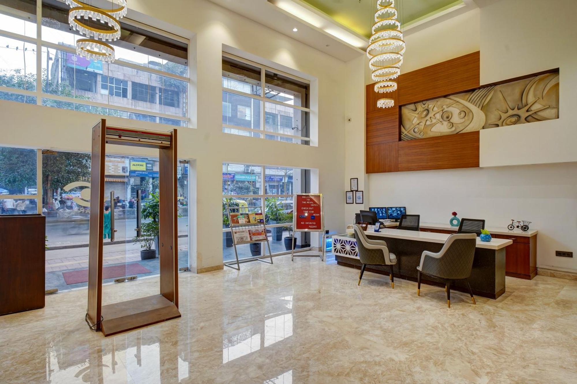 Hotel The Pearl, City Center - Traveler'S Choice Award Winner For 2025 New Delhi Exterior photo