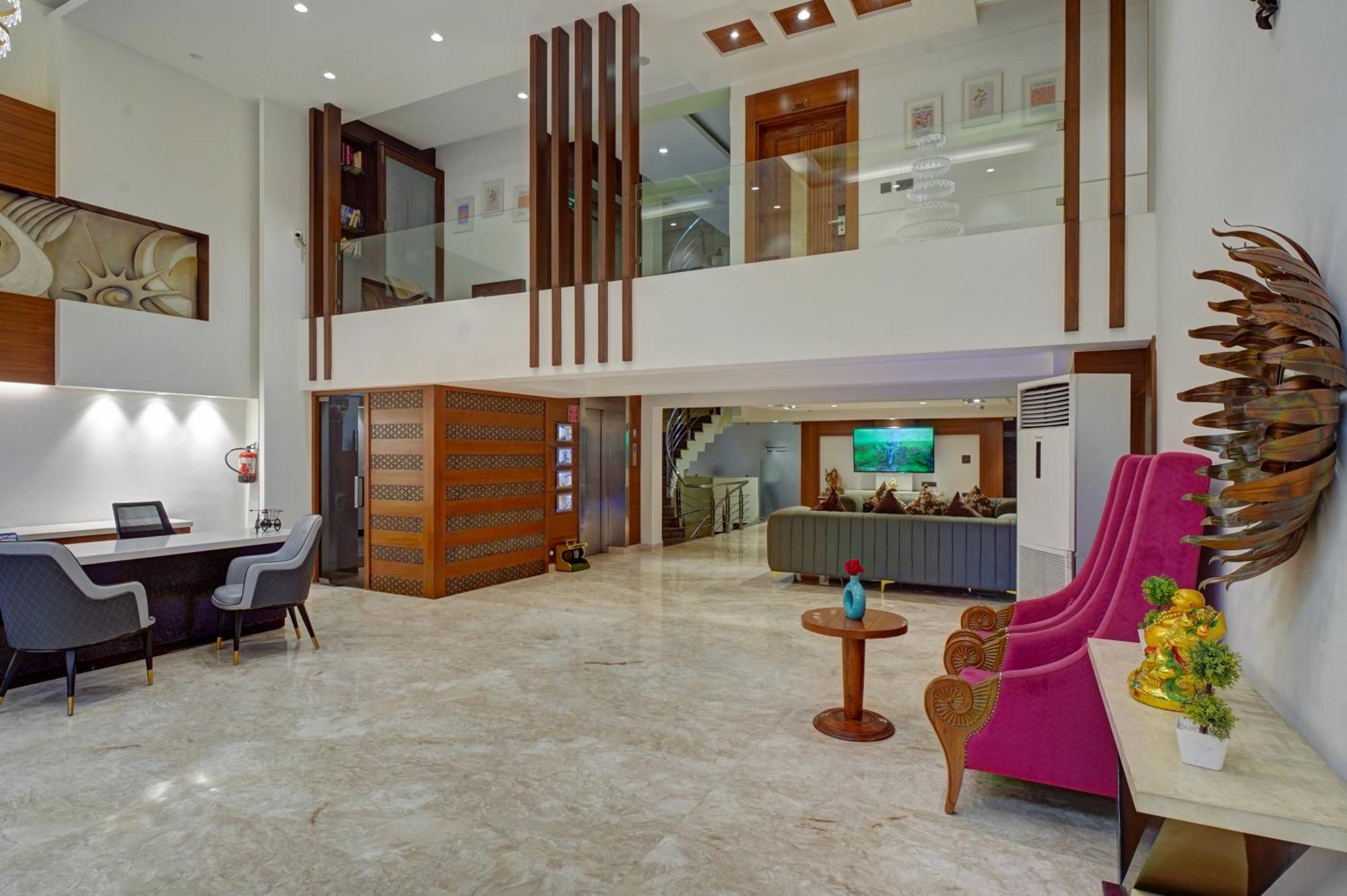 Hotel The Pearl, City Center - Traveler'S Choice Award Winner For 2025 New Delhi Exterior photo