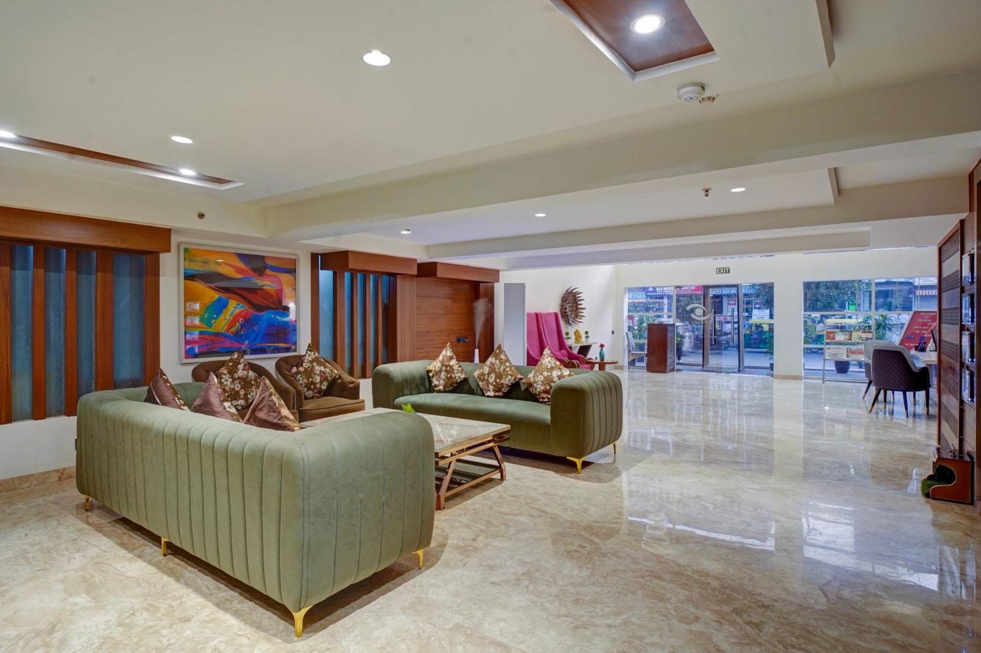 Hotel The Pearl, City Center - Traveler'S Choice Award Winner For 2025 New Delhi Exterior photo