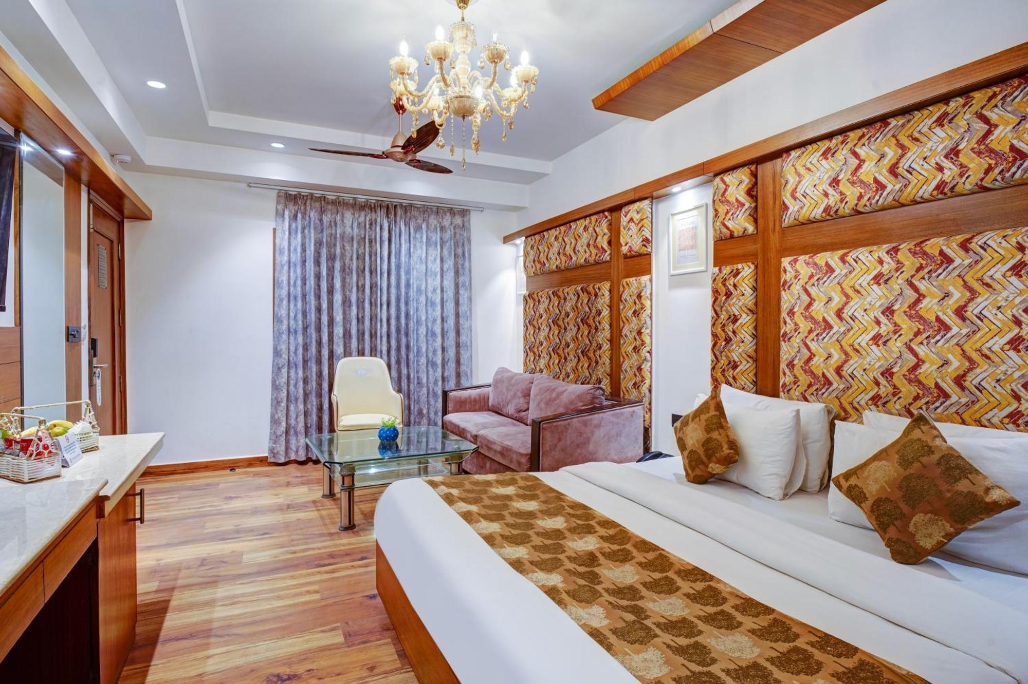Hotel The Pearl, City Center - Traveler'S Choice Award Winner For 2025 New Delhi Exterior photo