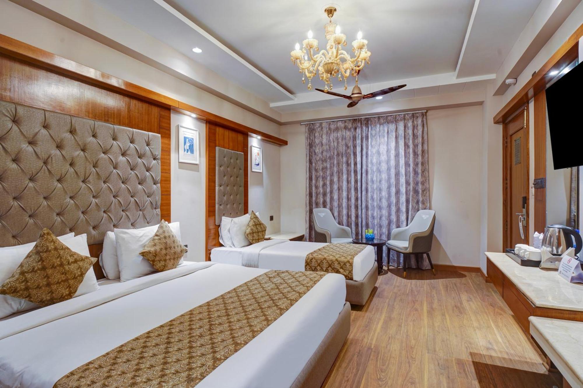 Hotel The Pearl, City Center - Traveler'S Choice Award Winner For 2025 New Delhi Exterior photo