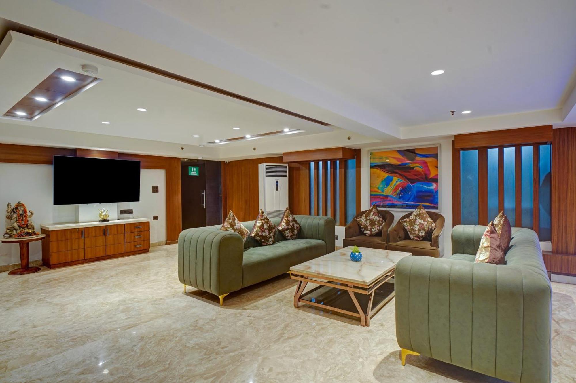 Hotel The Pearl, City Center - Traveler'S Choice Award Winner For 2025 New Delhi Exterior photo