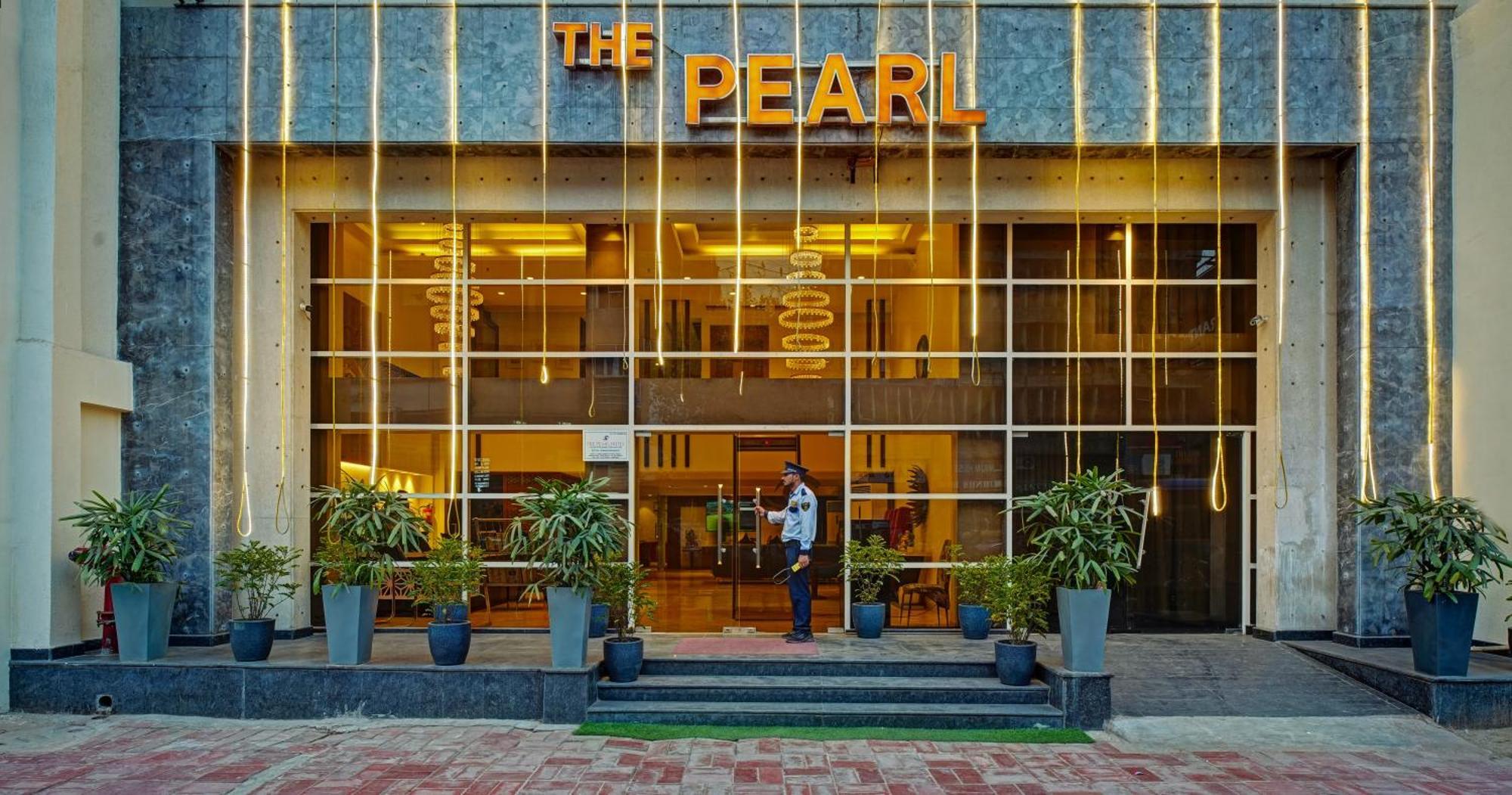 Hotel The Pearl, City Center - Traveler'S Choice Award Winner For 2025 New Delhi Exterior photo